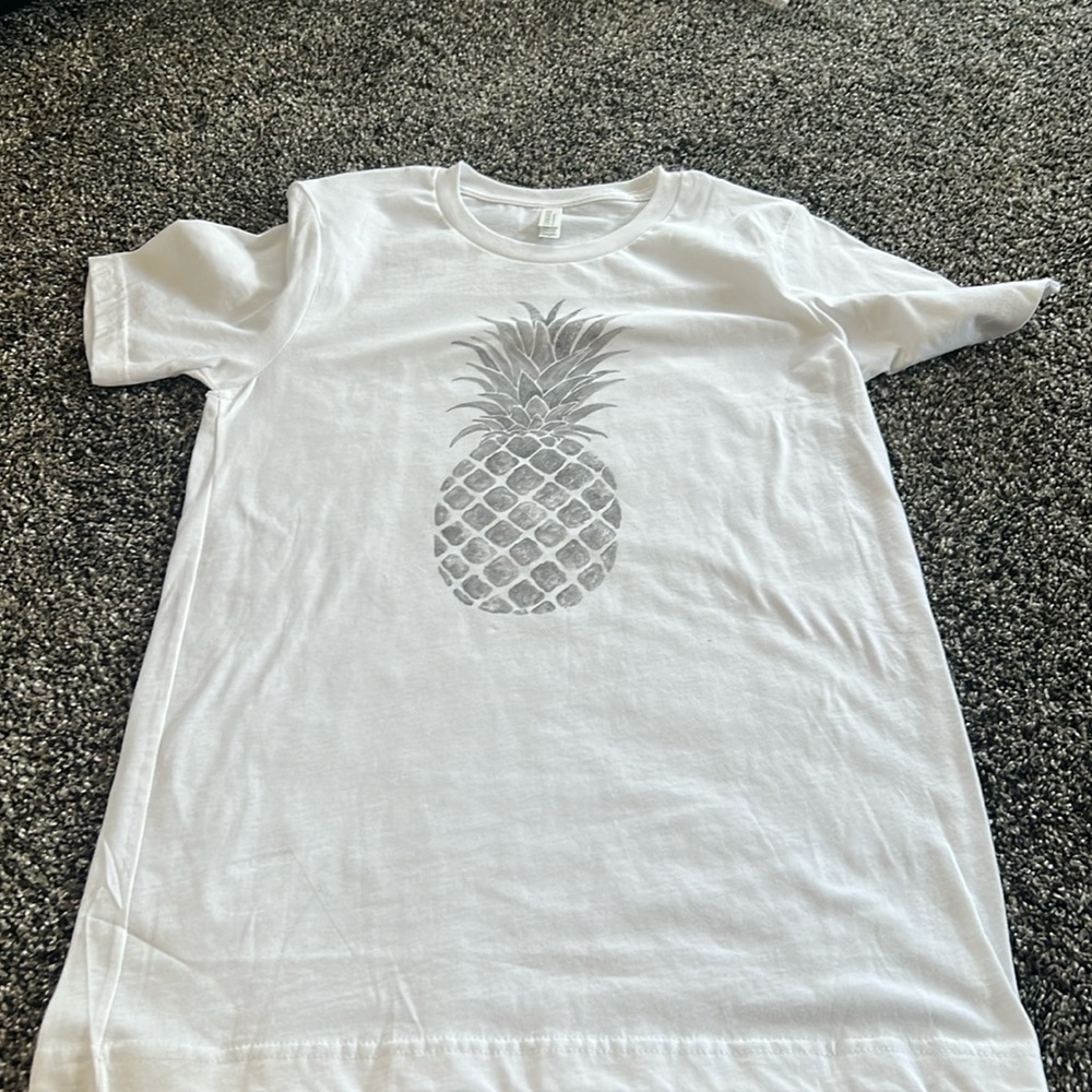 White pineapple Tshirt